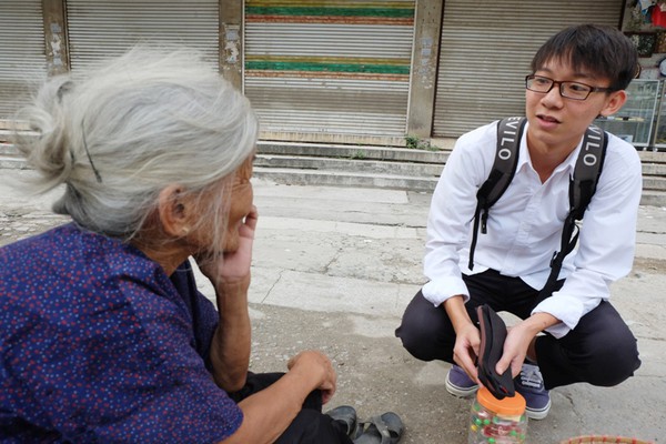 Niềm vui mới của b&agrave; l&atilde;o c&ocirc; độc trong ng&ocirc;i nh&agrave; trọ &ldquo;ổ chuột&rdquo; ở H&agrave; Nội 5