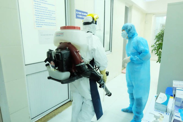 Cận cảnh thử nghiệm quy trình tiếp nhận bệnh nhân Ebola ở Việt Nam 12