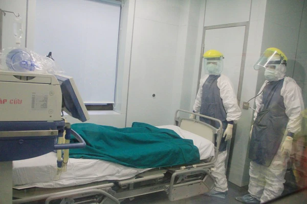 Cận cảnh thử nghiệm quy trình tiếp nhận bệnh nhân Ebola ở Việt Nam 8