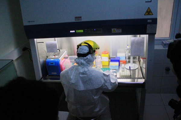 Cận cảnh thử nghiệm quy trình tiếp nhận bệnh nhân Ebola ở Việt Nam 9