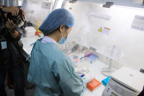 Cận cảnh thử nghiệm quy trình tiếp nhận bệnh nhân Ebola ở Việt Nam 10