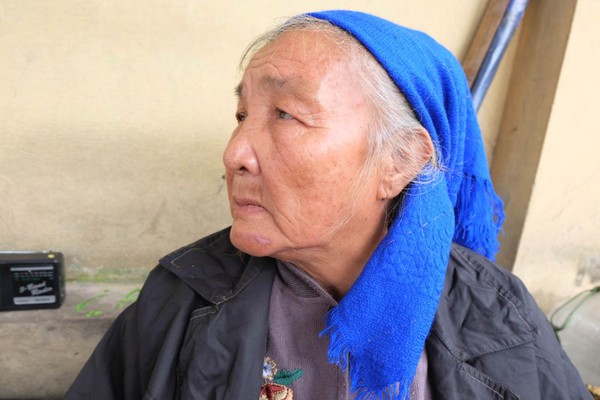 B&agrave; l&atilde;o gần 40 năm ăn, ngủ vỉa h&egrave; H&agrave; Nội v&agrave; mơ ước chết c&oacute; người ch&ocirc;n 3