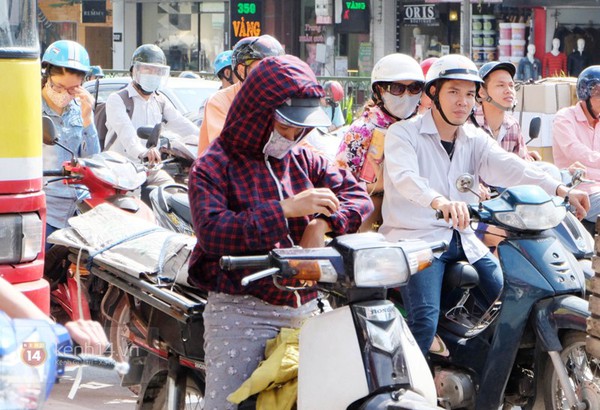 M&ugrave;a đ&ocirc;ng, người H&agrave; Nội vẫn phải k&ecirc;u trời v&igrave; nắng gắt 5