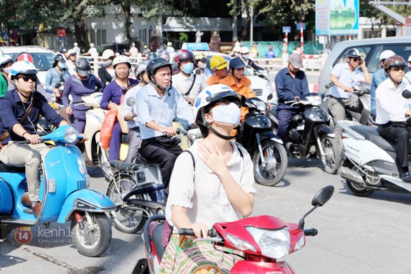 M&ugrave;a đ&ocirc;ng, người H&agrave; Nội vẫn phải k&ecirc;u trời v&igrave; nắng gắt 7
