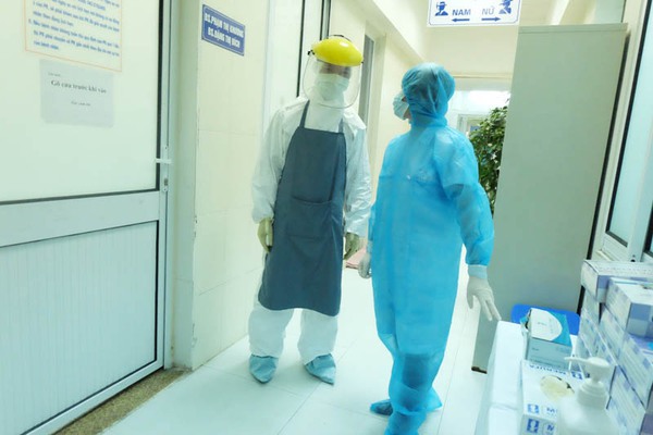 Cận cảnh thử nghiệm quy trình tiếp nhận bệnh nhân Ebola ở Việt Nam 11
