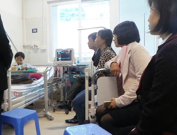 C&ocirc; g&aacute;i suy thận trong &ldquo;đ&aacute;m cưới cổ t&iacute;ch&rdquo; đang nguy kịch 2
