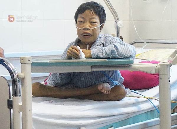 C&ocirc; g&aacute;i suy thận trong &ldquo;đ&aacute;m cưới cổ t&iacute;ch&rdquo; đang nguy kịch 1