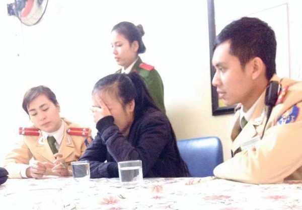 H&agrave; Nội: Buồn ch&aacute;n chuyện t&igrave;nh cảm, nữ sinh định nhảy cầu Chương Dương tự tử 1