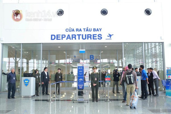 Những hành khách đầu tiên làm thủ tục bay tại ga hàng không lớn nhất Việt Nam 12