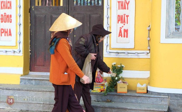Hà Nội: Phát hiện xác bé trai bị bỏ rơi trước cổng chùa kèm theo bức thư xin lỗi 1