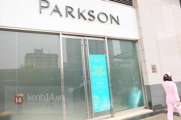 Nhiều gian hàng thiệt hại tiền tỷ sau khi Parkson Keangnam thông báo đóng cửa 5