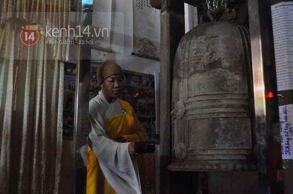 Dò tìm kim loại, phát hiện chuông đồng cổ đúc rồng phục nặng 200kg 3