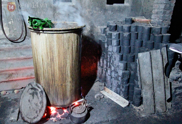 choang-voi-cao-thu-goi-mot-chiec-banh-chung-chua-day-30-giay.JPG