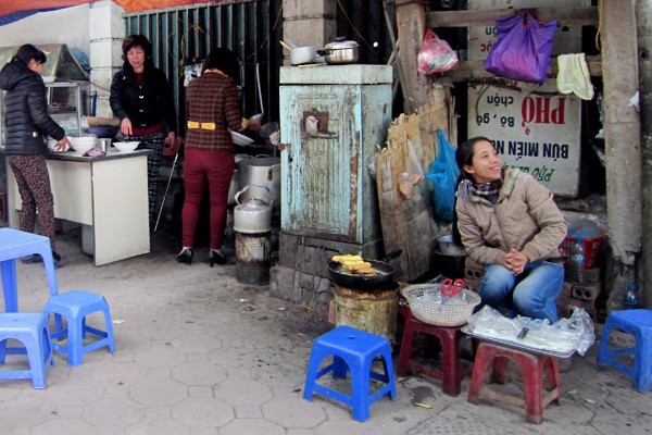 Liều mạng ở Hà Nội: Tủ điện thành hàng nước, bếp ăn 8