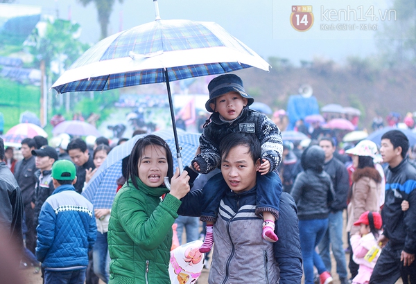 Nam thanh, nữ tú phấn khích với lễ hội Lồng Tồng - cầu mưa 2