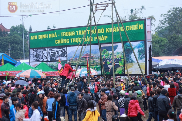 Nam thanh, nữ tú phấn khích với lễ hội Lồng Tồng - cầu mưa 22