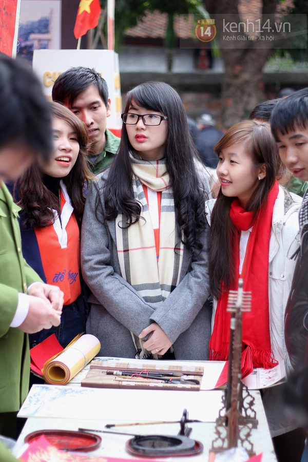 Nhiều thiếu nữ xinh đẹp tham dự Ngày thơ Việt Nam dịp rằm tháng Giêng 3
