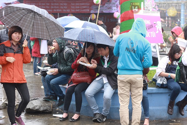 Nam thanh, nữ tú Hà thành đội mưa tham dự lễ hội hoa anh đào 2014 32