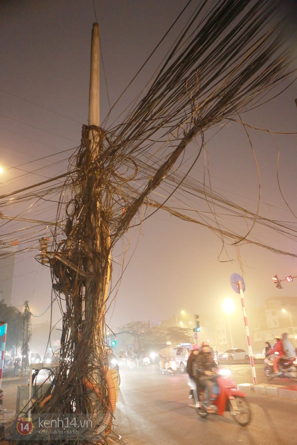 Những điều "k&igrave; dị" tr&ecirc;n đường phố H&agrave; Nội 7