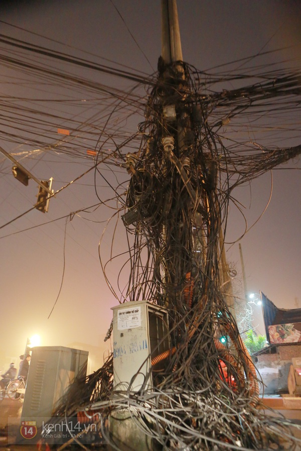 Những điều "k&igrave; dị" tr&ecirc;n đường phố H&agrave; Nội 8