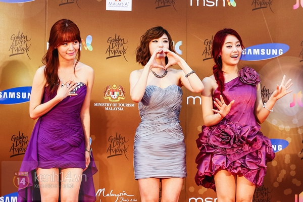 Ph&aacute;i đẹp "tung ho&agrave;nh" thảm đỏ "Grammy H&agrave;n" ng&agrave;y thứ hai 5