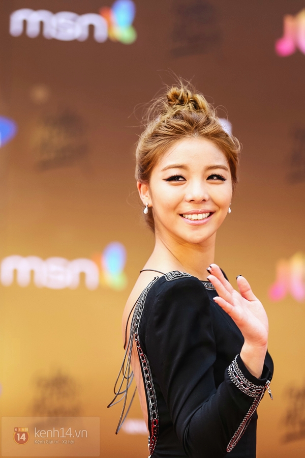 Ph&aacute;i đẹp "tung ho&agrave;nh" thảm đỏ "Grammy H&agrave;n" ng&agrave;y thứ hai 7