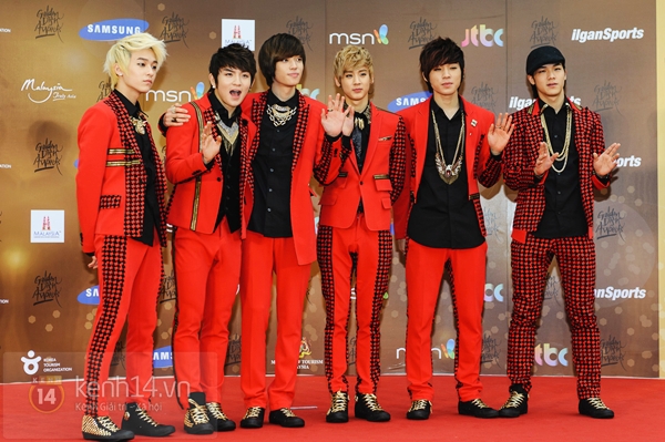 Ph&aacute;i đẹp "tung ho&agrave;nh" thảm đỏ "Grammy H&agrave;n" ng&agrave;y thứ hai 13