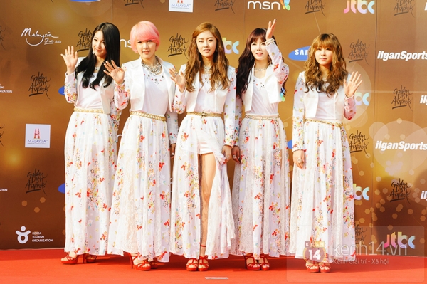 Hongki (F.T. Island) tạo d&aacute;ng "kh&oacute; đỡ" tr&ecirc;n thảm đỏ "Grammy H&agrave;n" 7