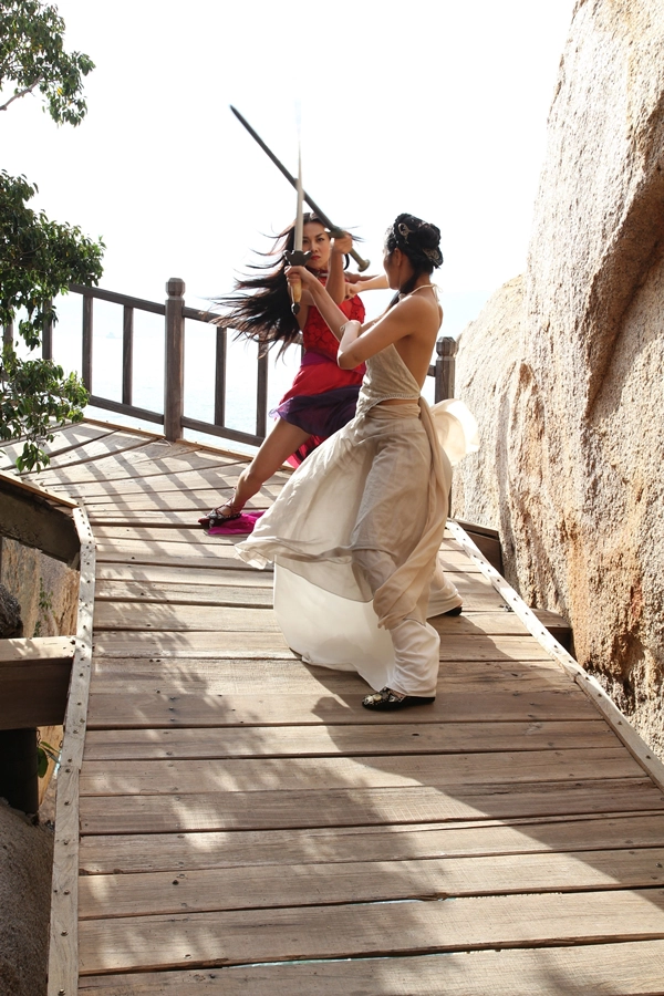 Tăng Thanh H&agrave; bị treo ngược 3