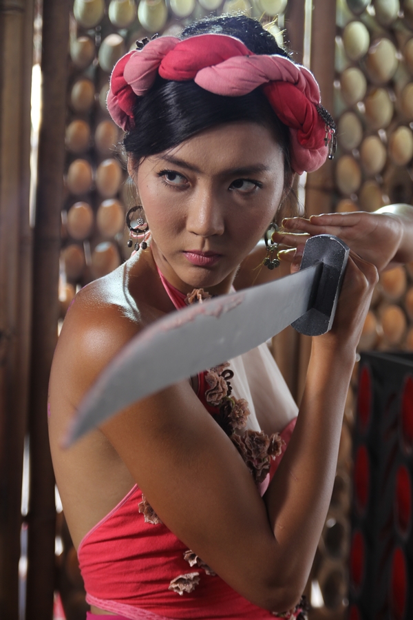 Tăng Thanh H&agrave; bị treo ngược 8