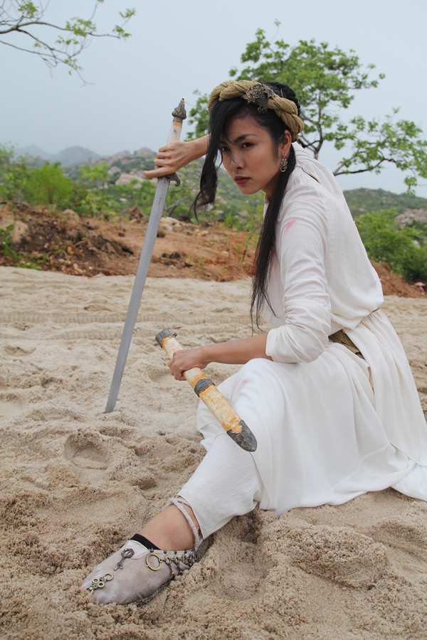 Tăng Thanh H&agrave; bị treo ngược 2