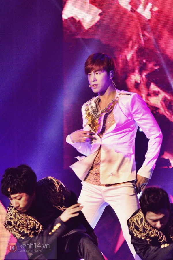 DBSK liên tục "trở mặt" trong concert riêng 3