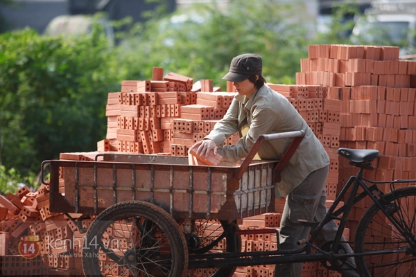 Minh Hằng làm lãng tử đạp xe ba gác 3