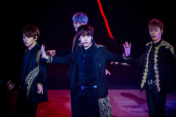 Eun Hyuk (SuJu) bất ngờ xin fan đừng gh&eacute;t Henry, Zhou Mi 6