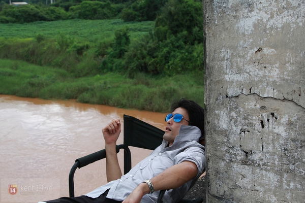 Hậu trường TÈO EM: Johnny Trí Nguyễn ngủ mọi lúc mọi nơi