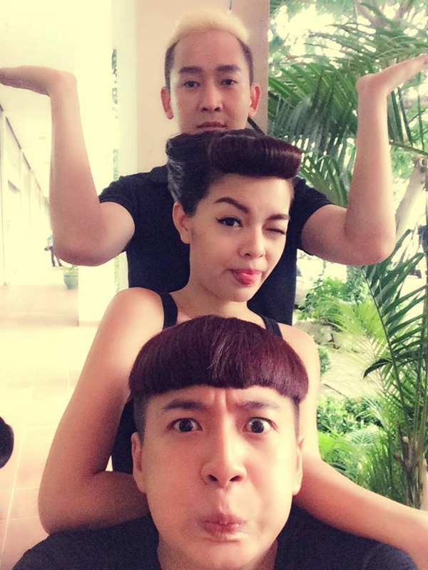 Sơn Tùng M-TP và Ngô Kiến Huy khoác tay tình "củm" cùng hóa thỏ 15
