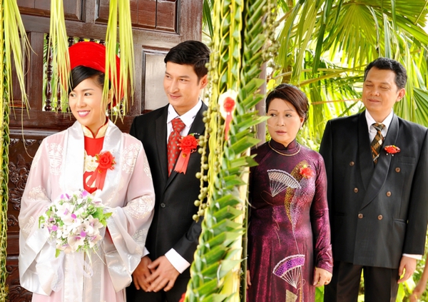 Ly dị Quách Ngọc Ngoan, Lê Phương cưới Huy Khánh trong phim mới 6