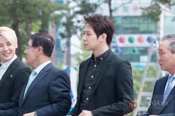 Độc quyền từ H&agrave;n Quốc: Jae Joong mệt mỏi, xuống sắc dự sự kiện 15