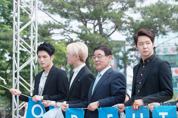 Độc quyền từ Hàn Quốc: Jae Joong mệt mỏi, xuống sắc dự sự kiện 11