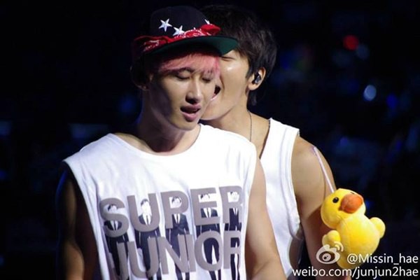 Những khoảnh khắc "cực tình củm" của cặp Donghae - Eunhyuk 30