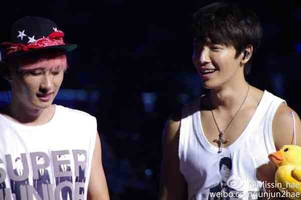 Những khoảnh khắc "cực tình củm" của cặp Donghae - Eunhyuk 60