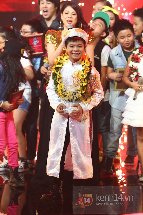 Ai là "người chiến thắng" nổi bật nhất showbiz Việt 2013? 8