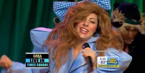 Lady Gaga "hồi teen", thay đồ chóng mặt trên sân khấu 7