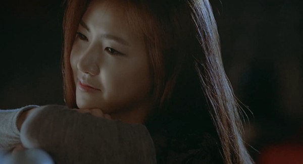 INFINITE gây tò mò với "cô gái lạ mặt" trong MV mới 8