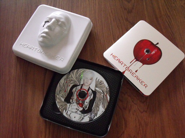Nhà YG trung thành với bìa CD "khô khan"? 44