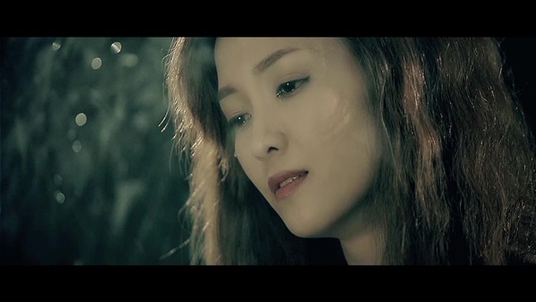 Đinh Hương khóc ngon lành trong MV mới 10
