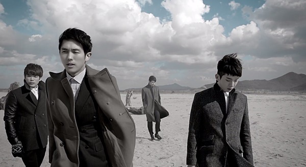 2AM trở lại với MV "na ná" Big Bang 8