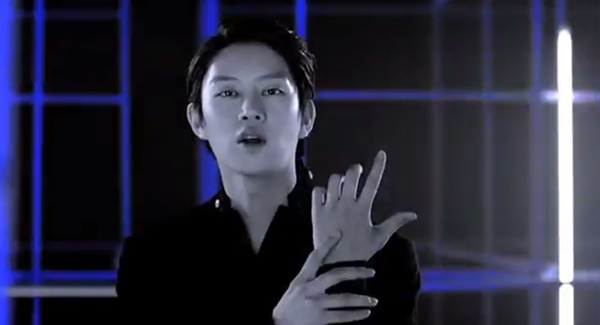 Heechul tái xuất trong PV xanh ngắt của Super Junior 6