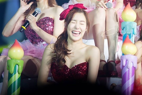 Ngắm SNSD "quậy tưng" s&acirc;n khấu Hồng K&ocirc;ng 52