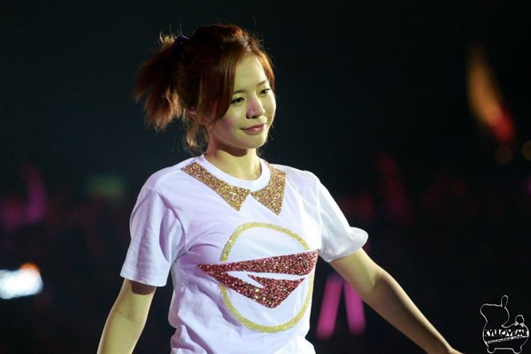 Ngắm SNSD "quậy tưng" s&acirc;n khấu Hồng K&ocirc;ng 86